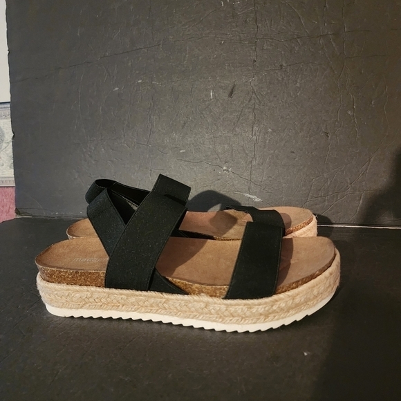 Madden Girl Black Cassie Espadrille Sandals Size 11M NWOB - Picture 1 of 9